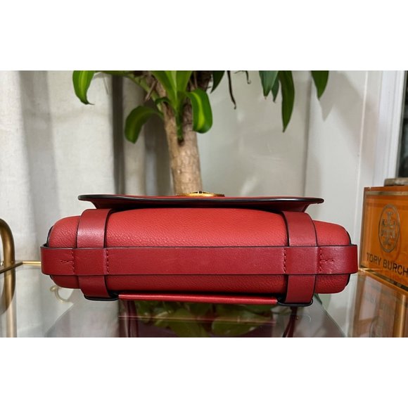♦️♦️ TORY BURCH AUTHENTIC DEEP RED ALASTAIR RUNWAY SADDLE BAG ♦️♦️ - Picture 9 of 16